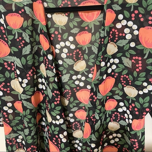 LuLaRoe Shirley Kimono with tulips small duster spring summer floral NWT - Picture 4 of 9